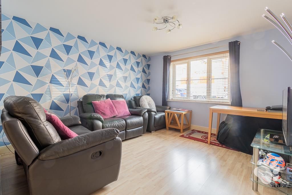 Property photo 3 of 10 Lounge