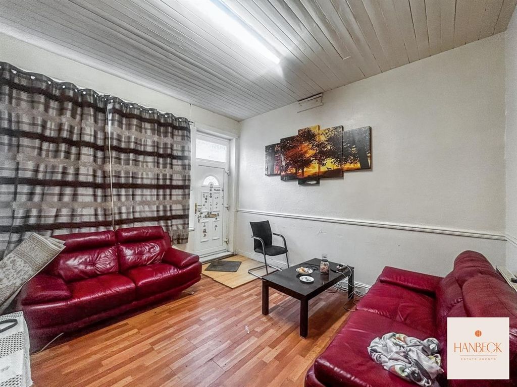 Property photo 2 of 15 Lounge