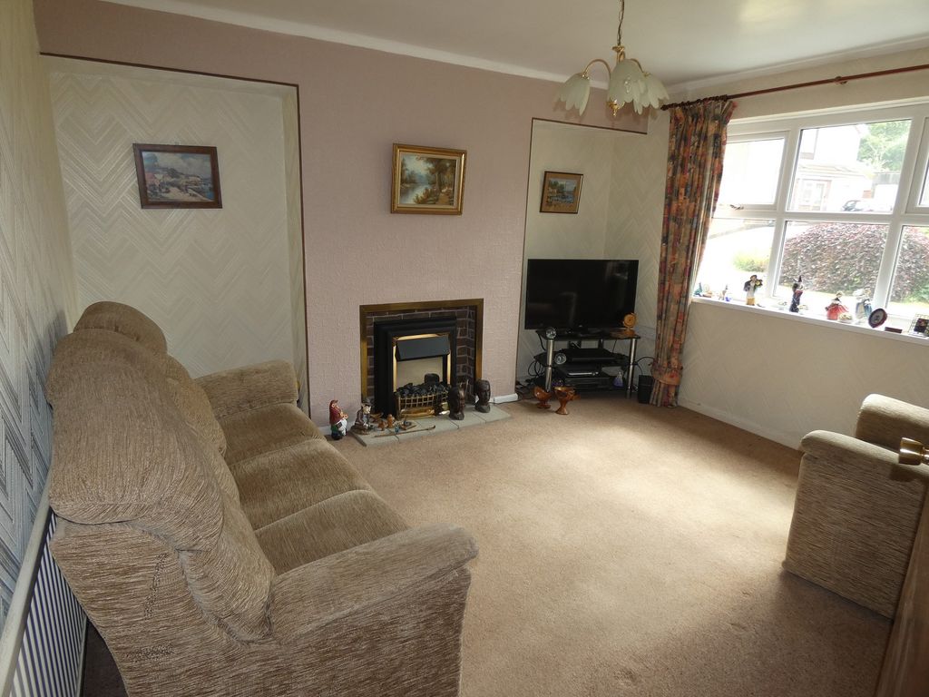 Property photo 2 of 14 Front Lounge