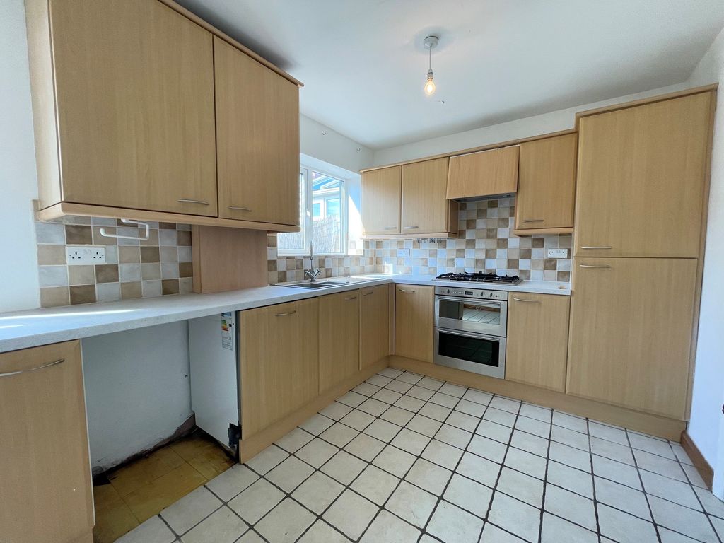 Property photo 3 of 9 Kitchen