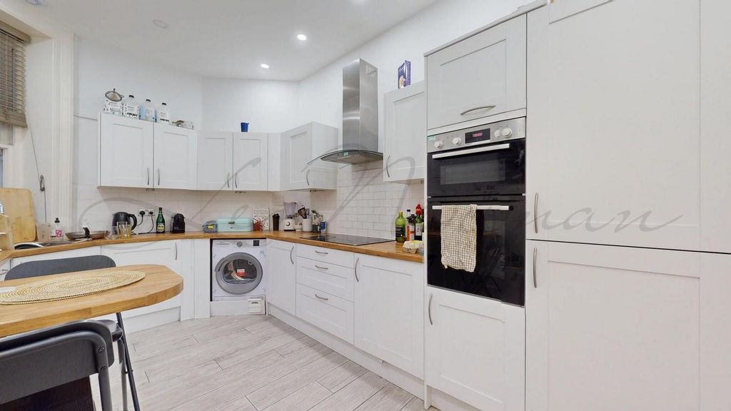 Property photo 2 of 25