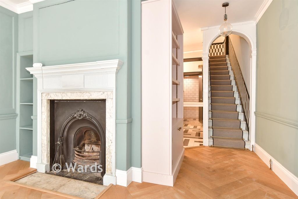 Property photo 2 of 9 Internal Feature