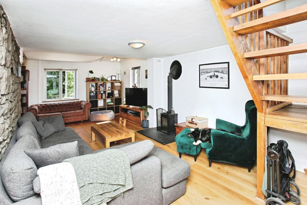 Property photo 2 of 24