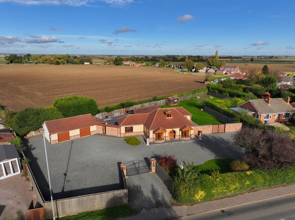 Property photo 2 of 27