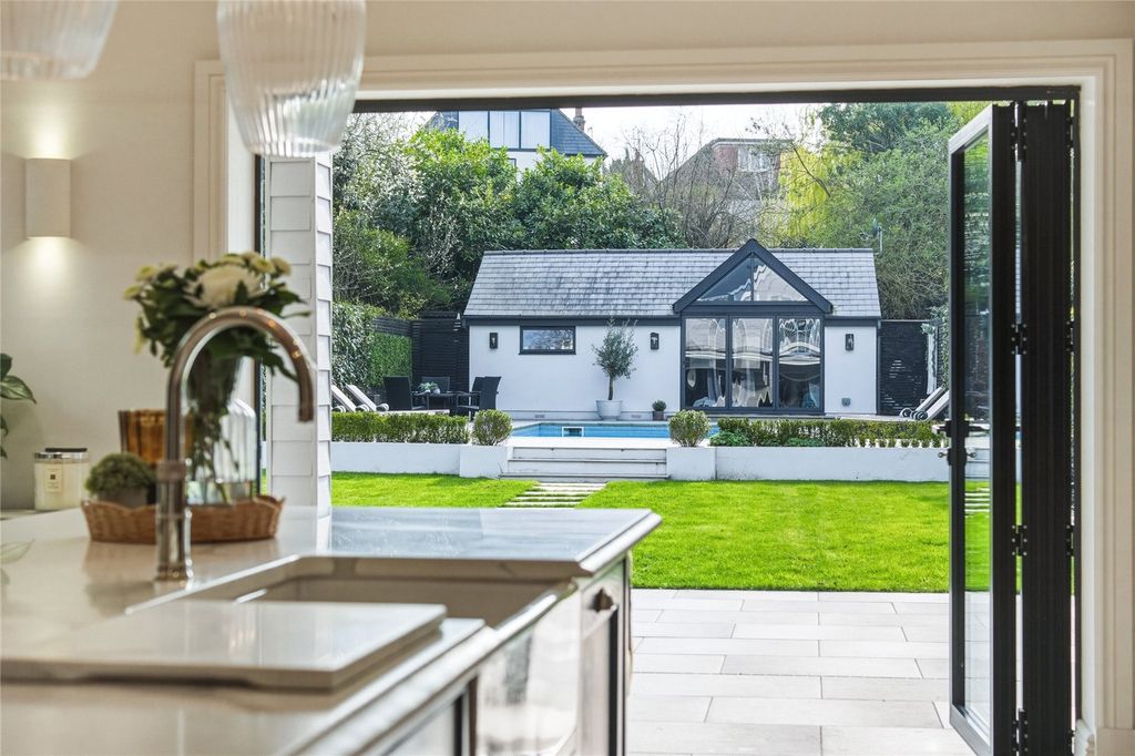 Additional image 21 of 5 bed detached house for saleThe Crescent, Loughton, Essex IG10