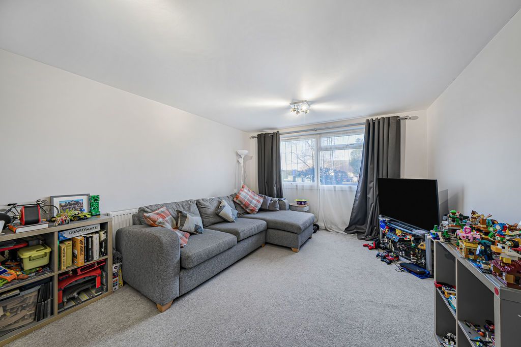 Property photo 2 of 11 Lounge