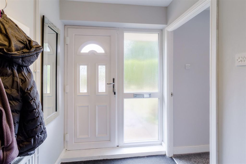 Property photo 2 of 14 Entrance Hall