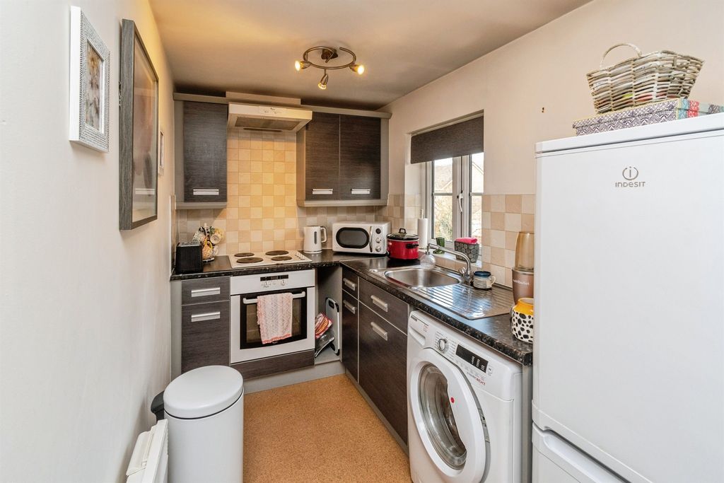 Property photo 3 of 12