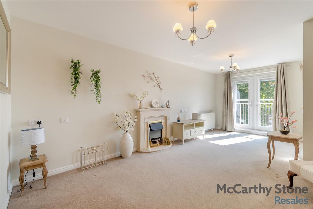 Property photo 2 of 27 8659426-Interior01.Jpg