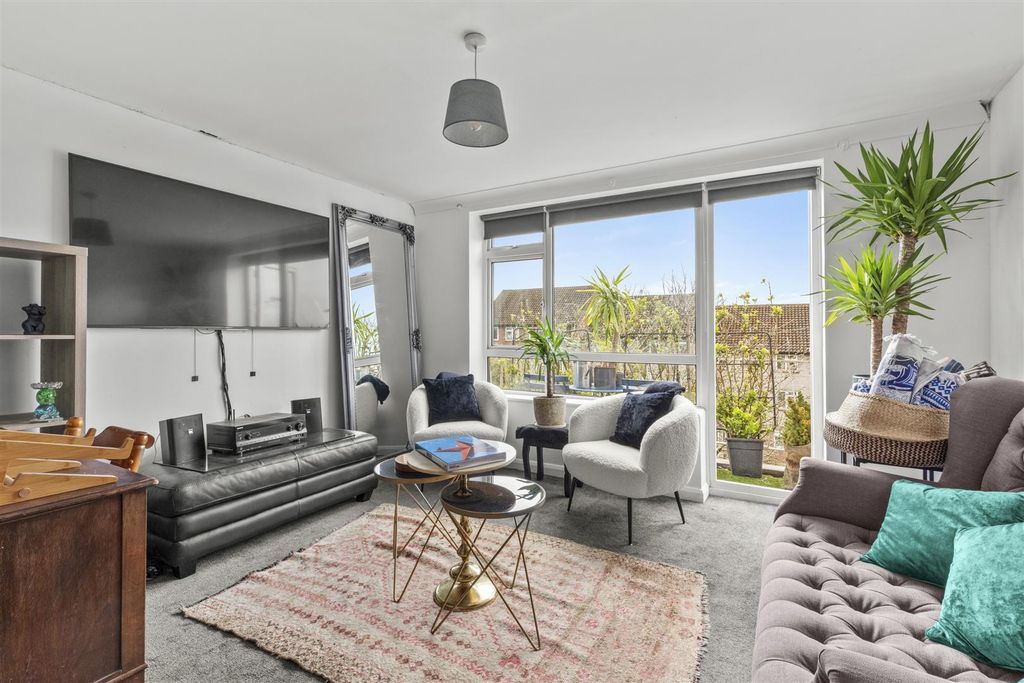 Property photo 2 of 15 13 Southbourne House, Amersham Hill, Hp13 6Hj-9.Jp