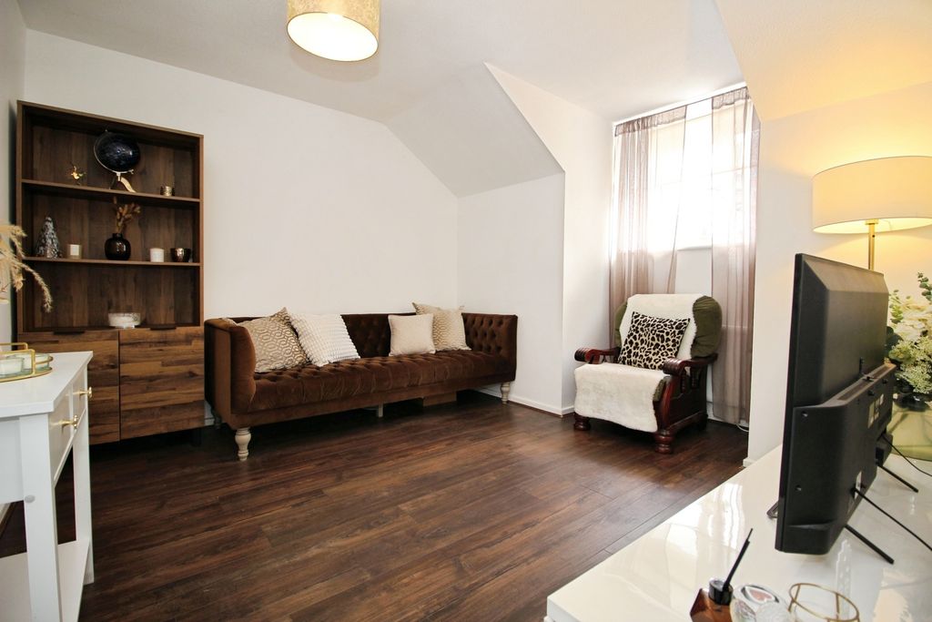 Property photo 2 of 10 Pbox-Img.Jpg