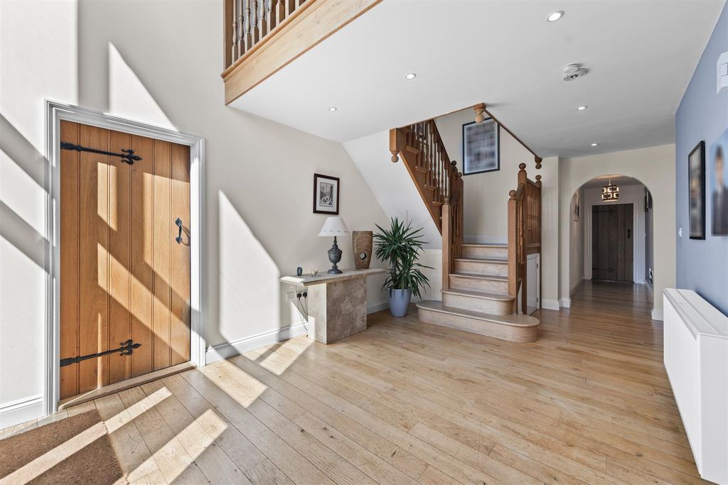 Property photo 2 of 42