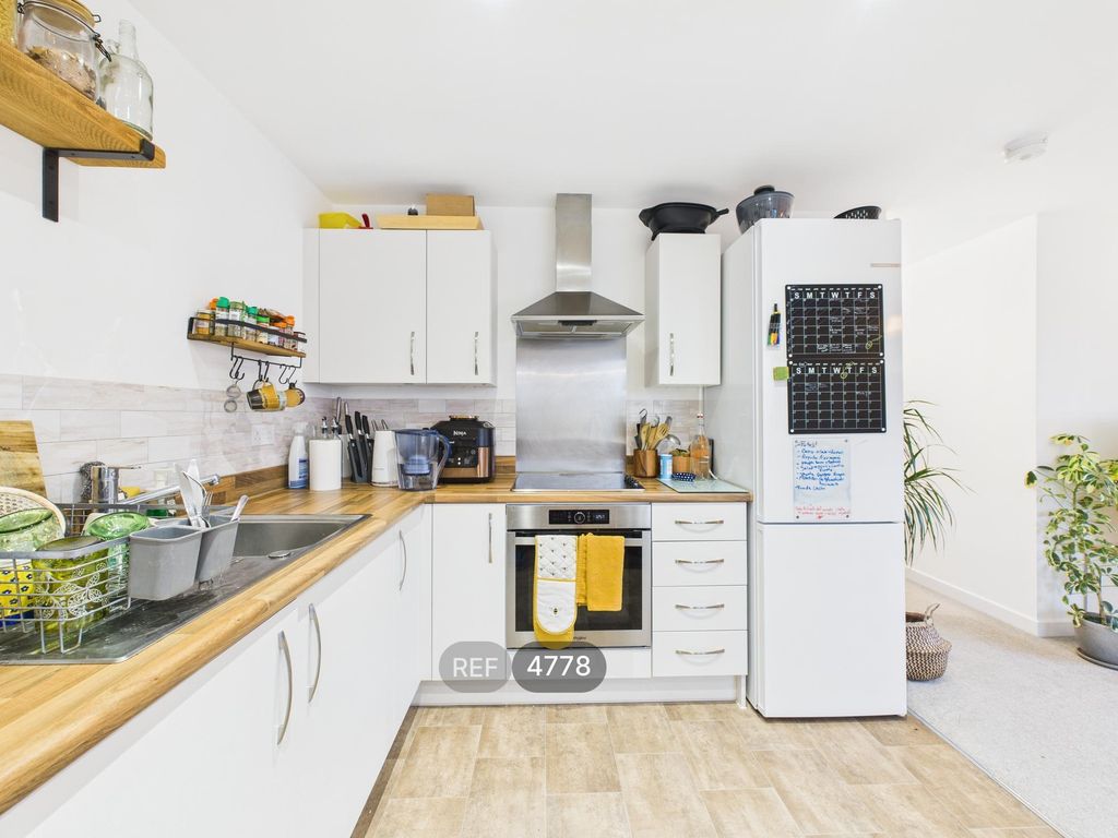 Property photo 2 of 18 Kitchen / Living Area