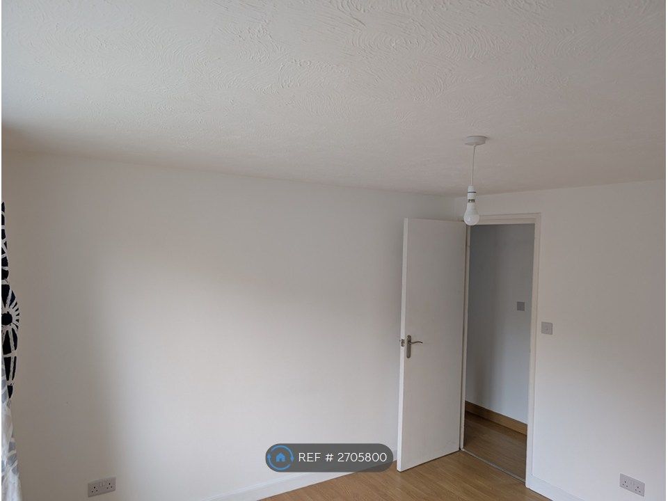 Property photo 3 of 21 Living Room