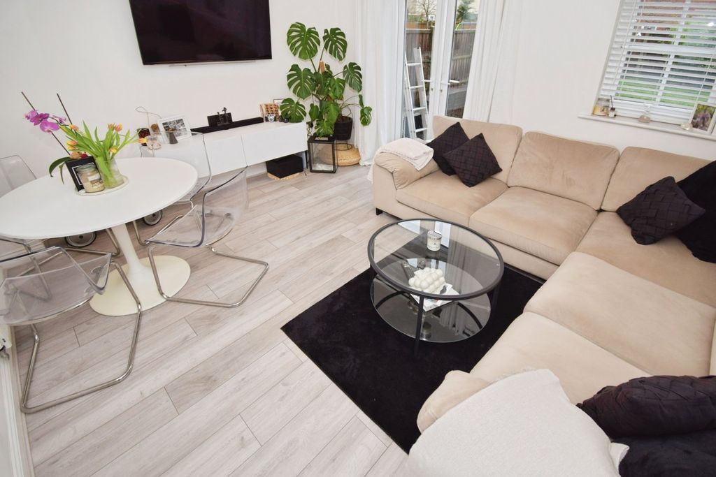 Property photo 2 of 19 Living Room