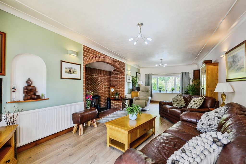 Property photo 2 of 23