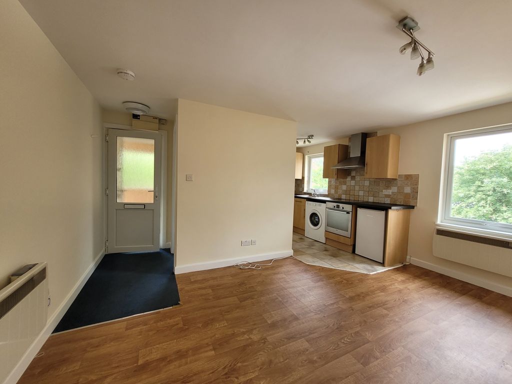 Property photo 3 of 7 1000049983