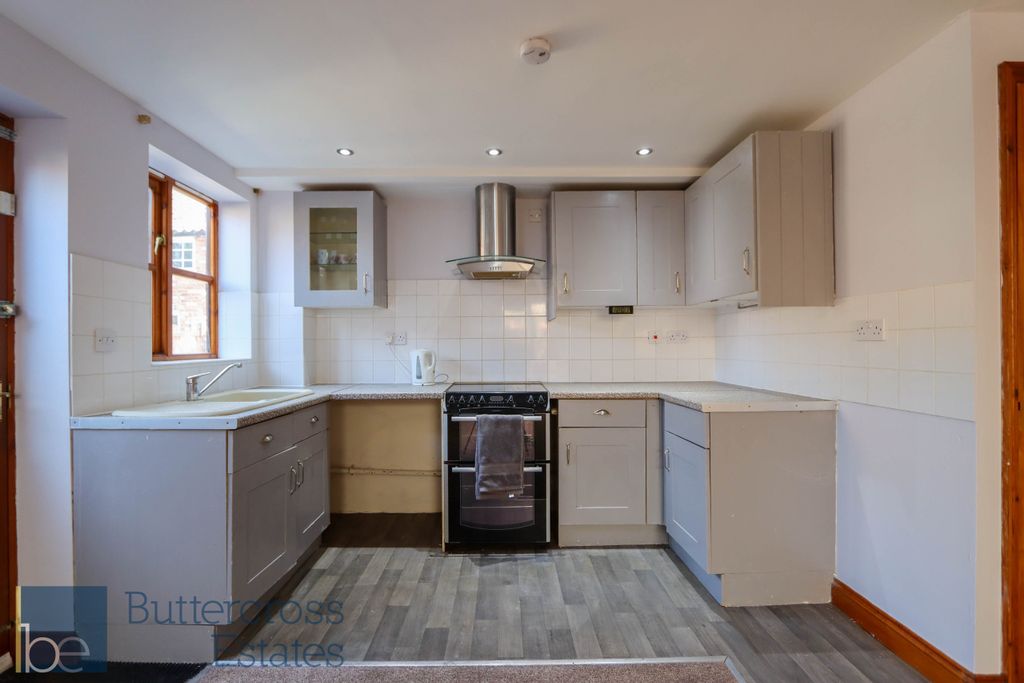 Property photo 3 of 10 Kitchen