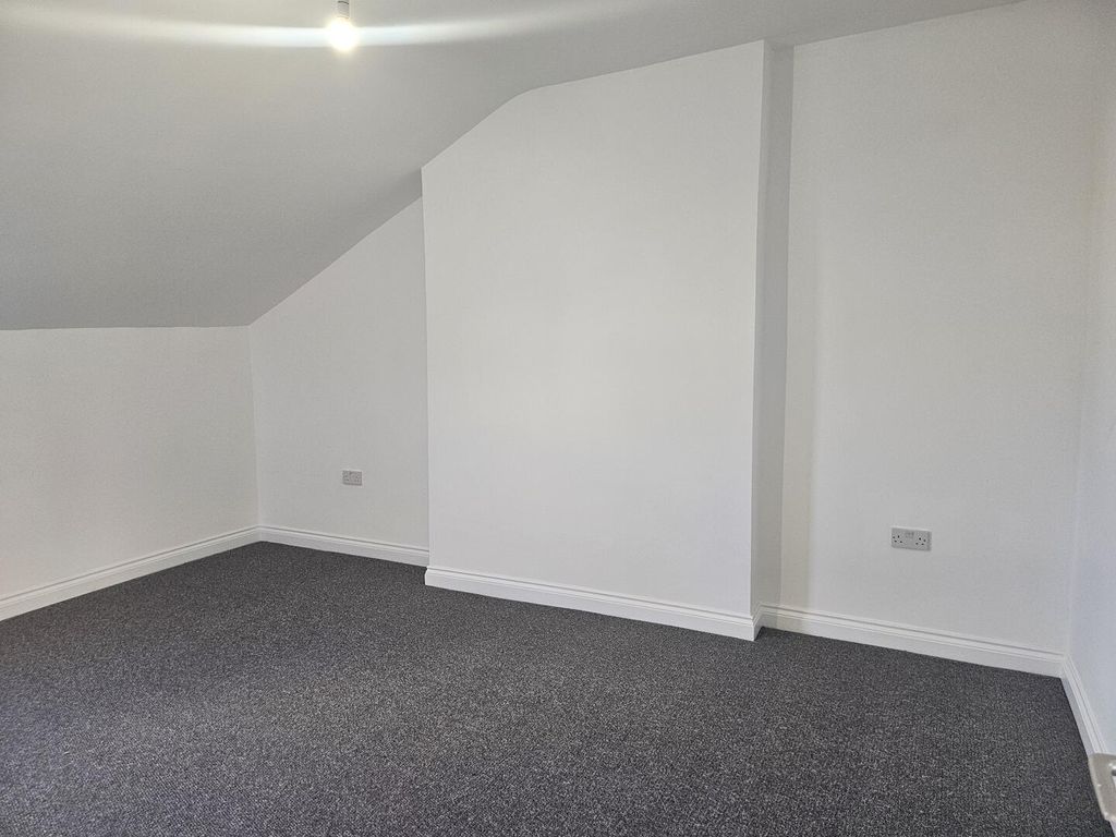 Property photo 3 of 7 Bedroom 2