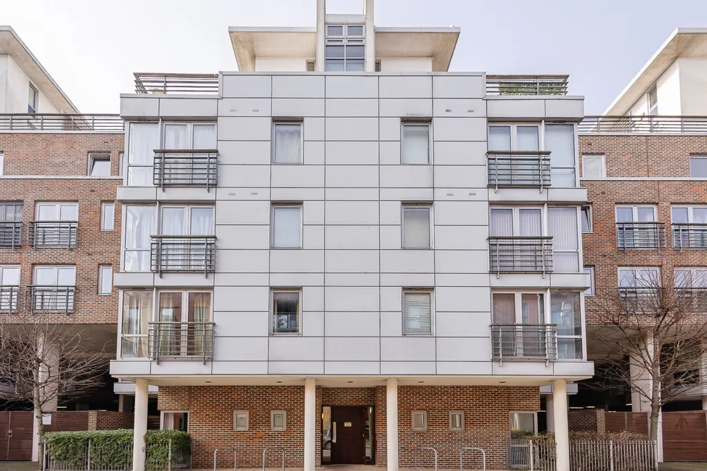 Apartment in Portsmouth, Portsea - View 3