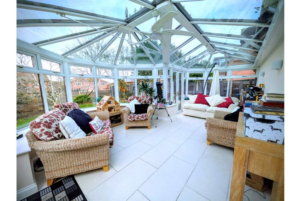 Property photo 3 of 30 Conservatory