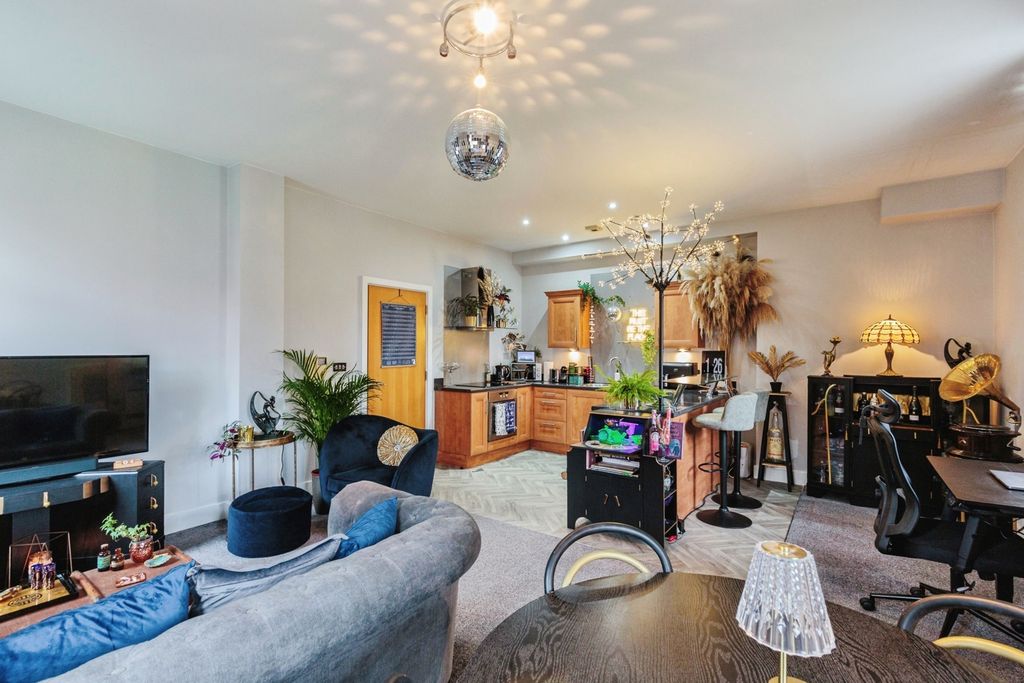 Property photo 3 of 15 Photo