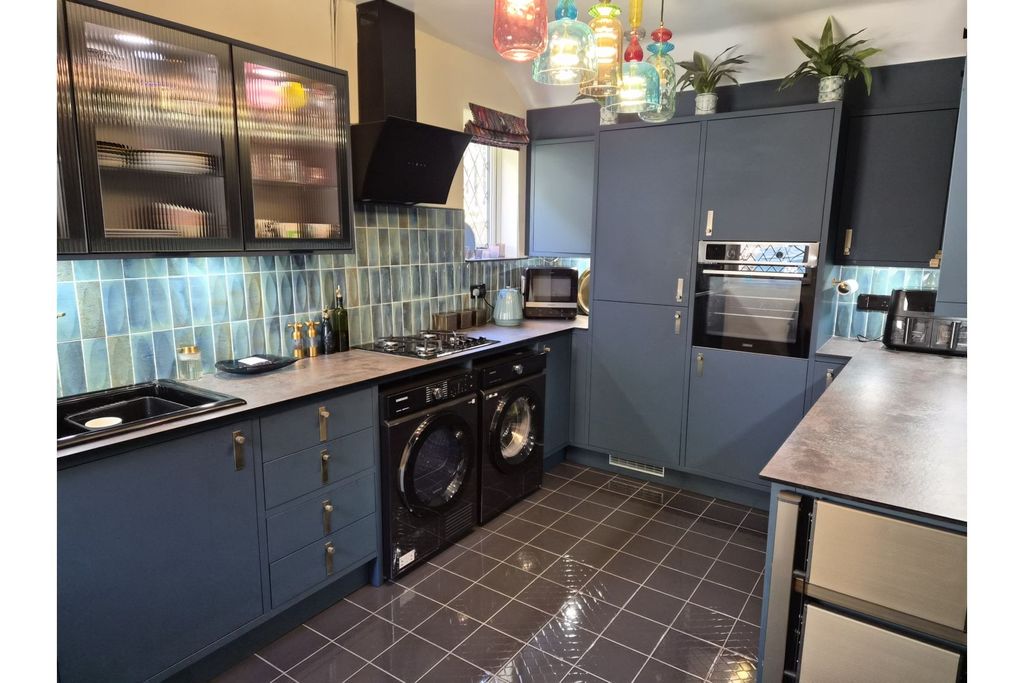 Property photo 3 of 34 Kitchen
