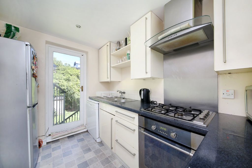 Property photo 3 of 14