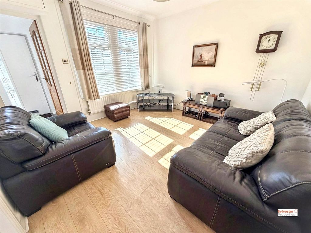 Property photo 2 of 17 Picture No. 15