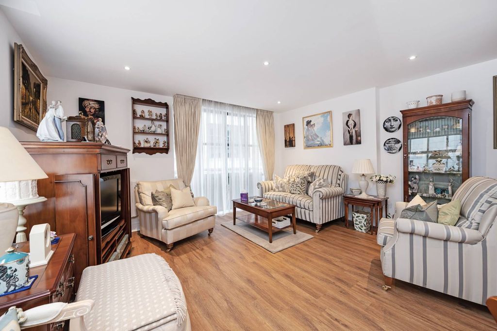 Property photo 2 of 10