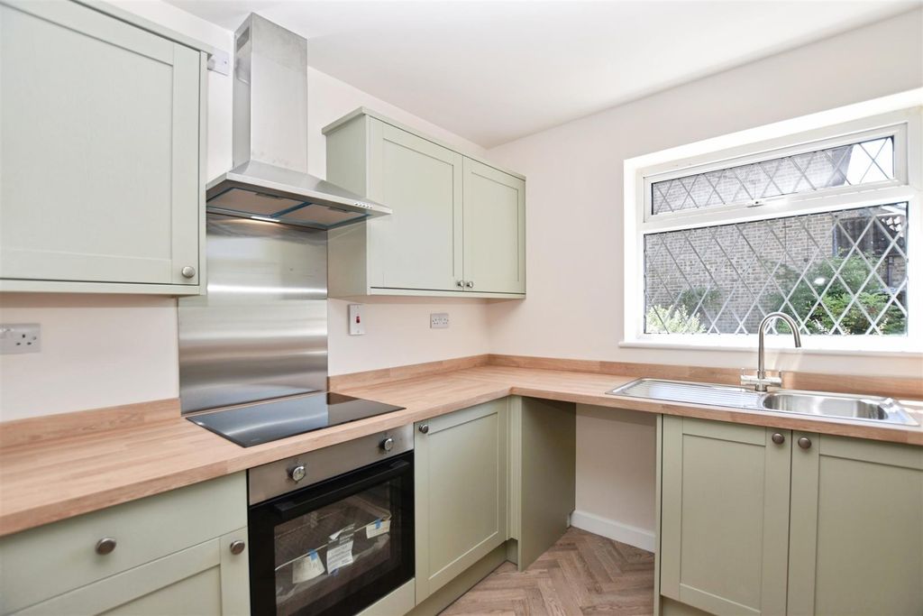 Property photo 3 of 24 9c2c43d0-Kit 20Close.Jpg