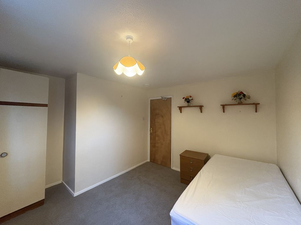 Property photo 2 of 8 Room