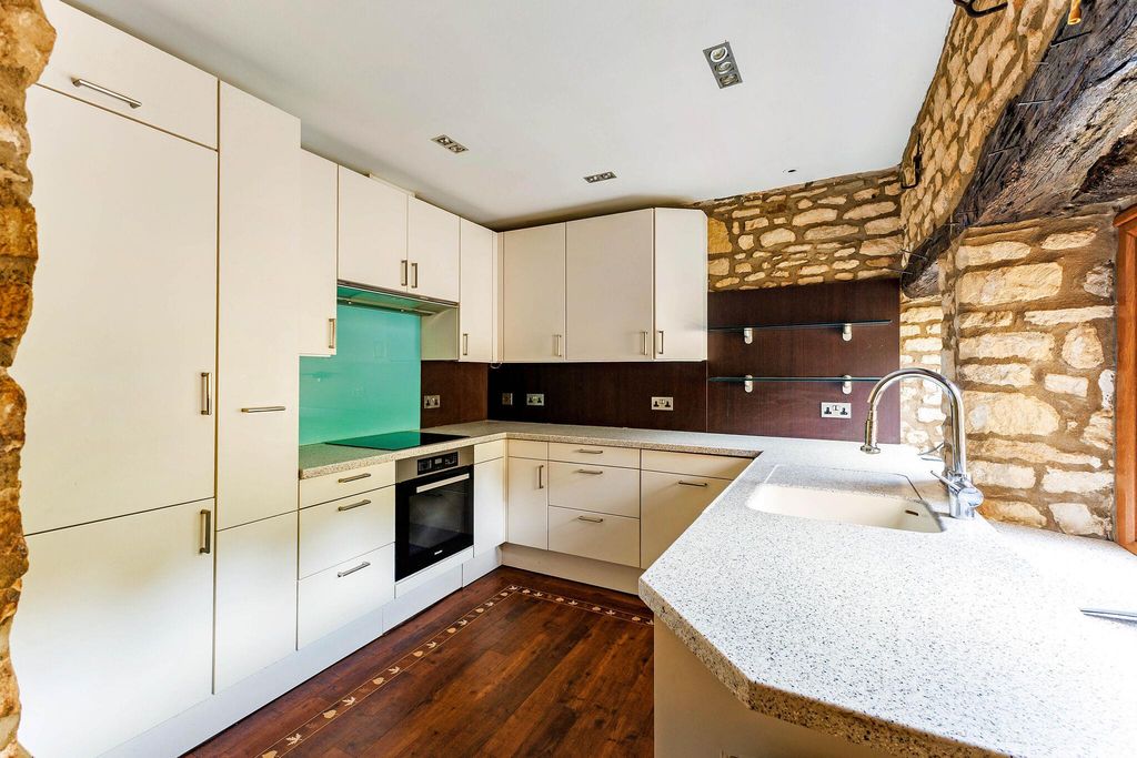 Property photo 3 of 25 Image