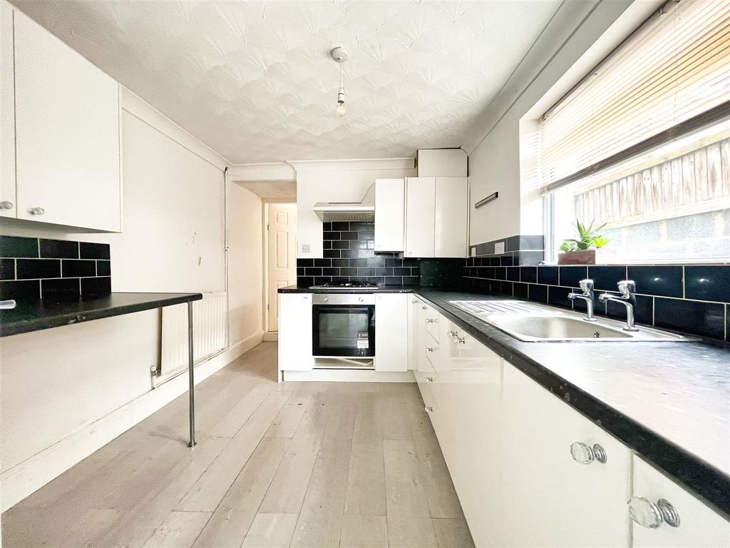 Property photo 2 of 14 Kitchen