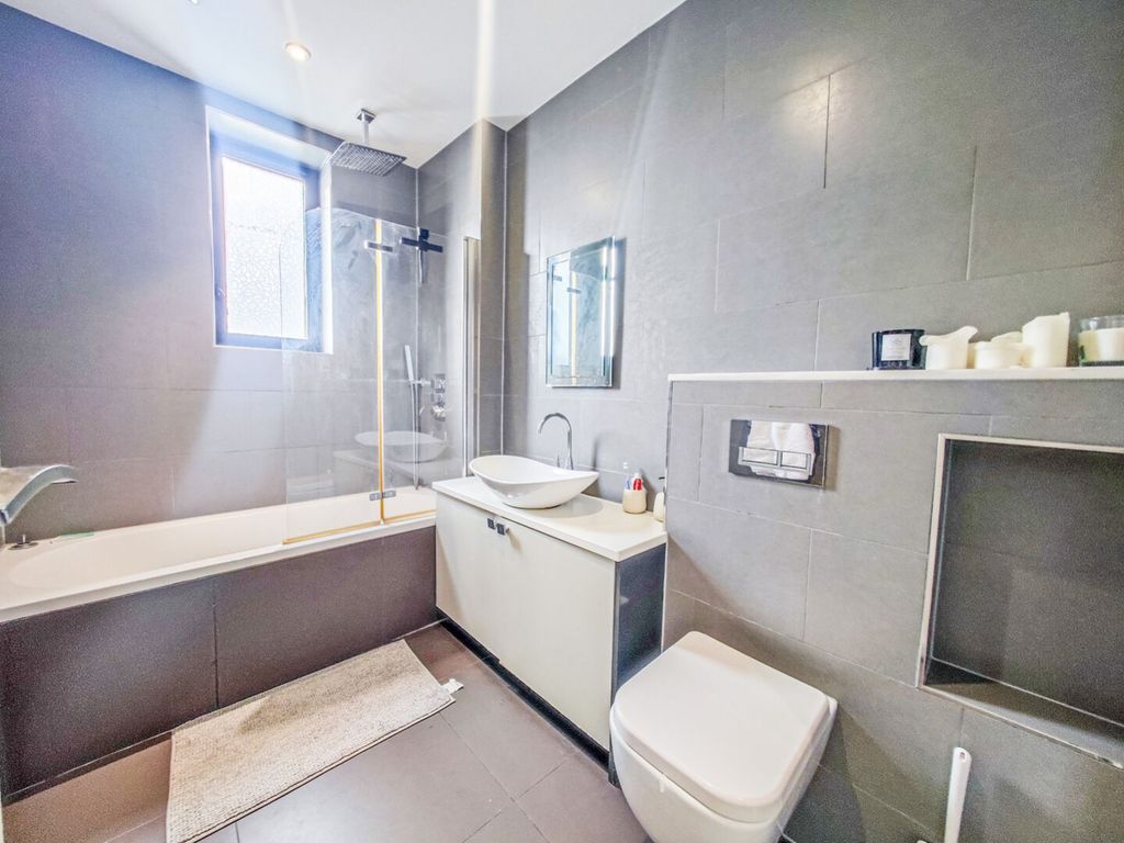 Property photo 3 of 16 Confidence3