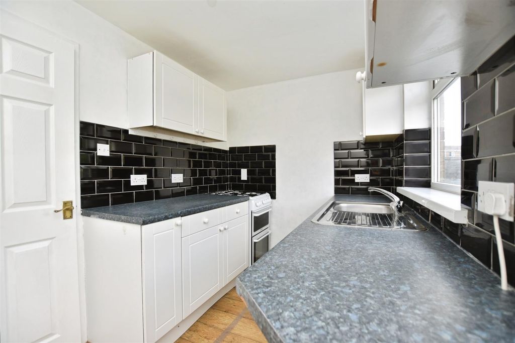 Property photo 2 of 12 Breakfast Kitchen
