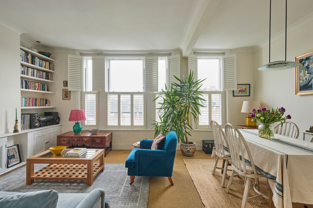 Property photo 2 of 28