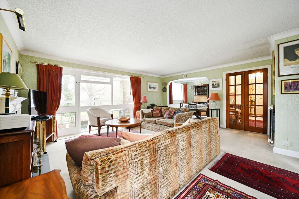 Property photo 2 of 22 Lounge