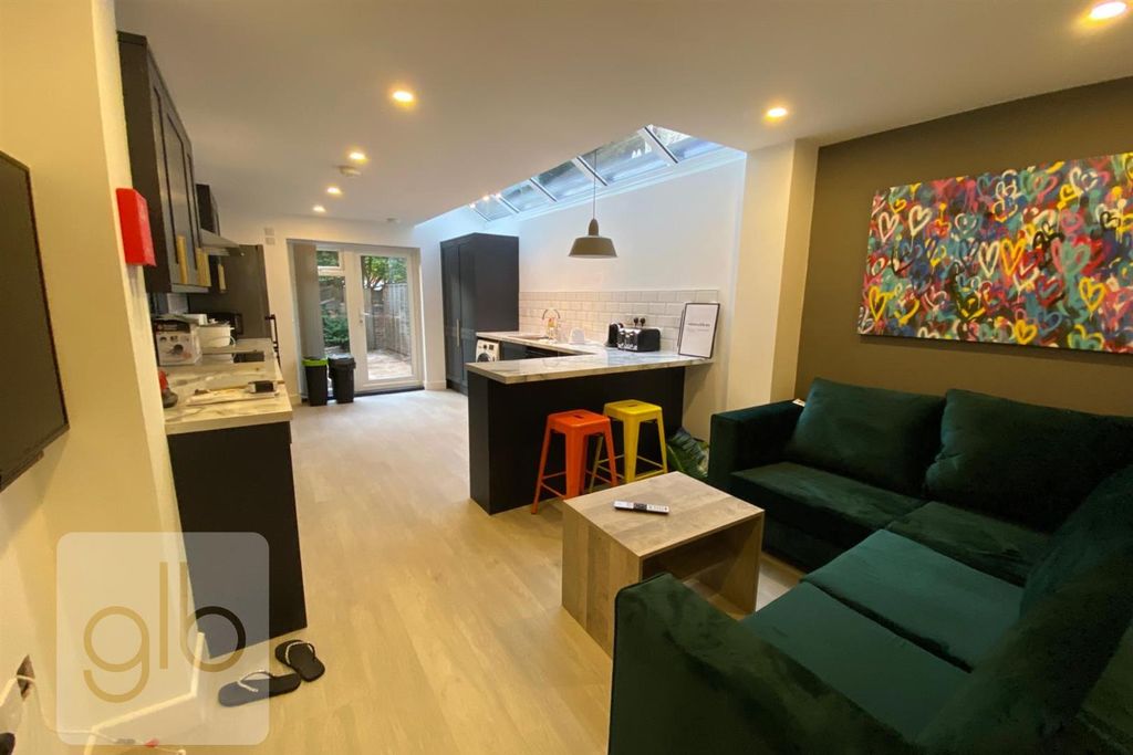 Property photo 1 of 12 13.Png