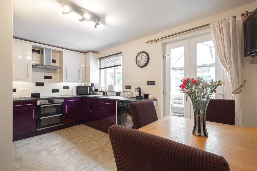 Property photo 3 of 18 Dining Kitchen