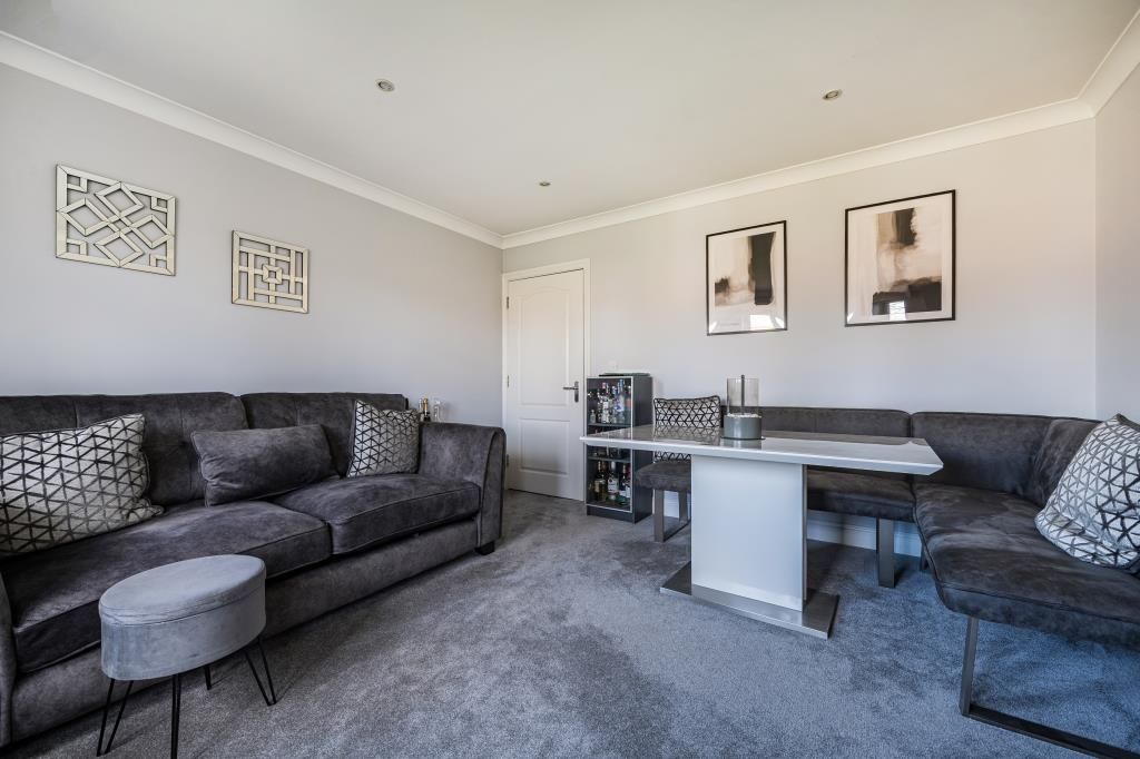 Property photo 1 of 18 Living Room