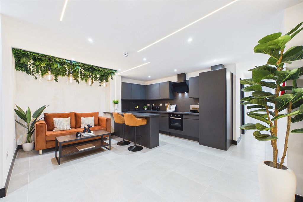 Property photo 2 of 10 Communal Area