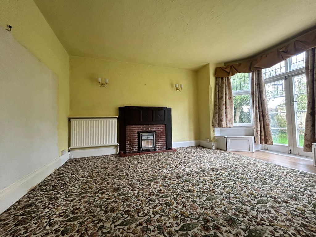 Property photo 3 of 19 Image