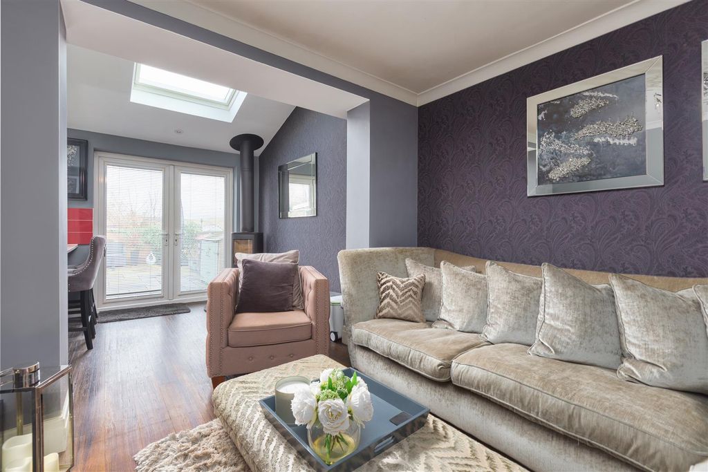 Property photo 2 of 21