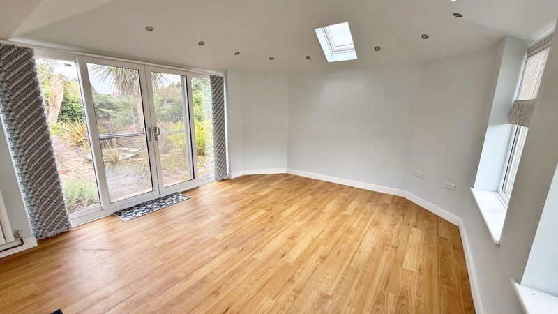 Property photo 3 of 16 Photo 11