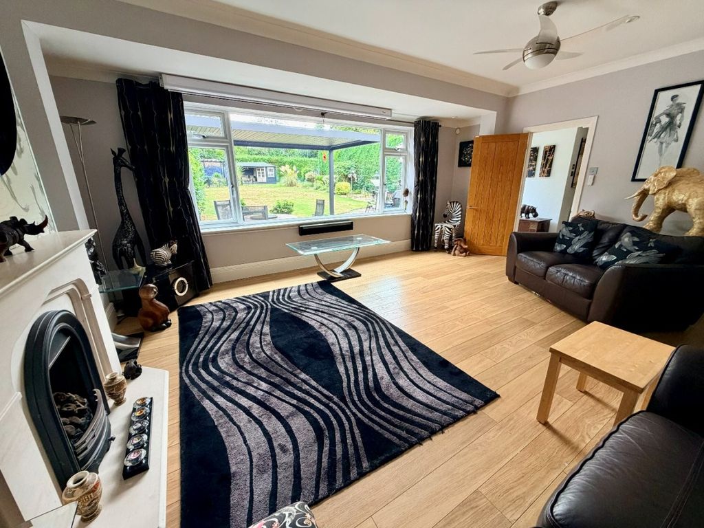 Property photo 3 of 35 Sitting Room