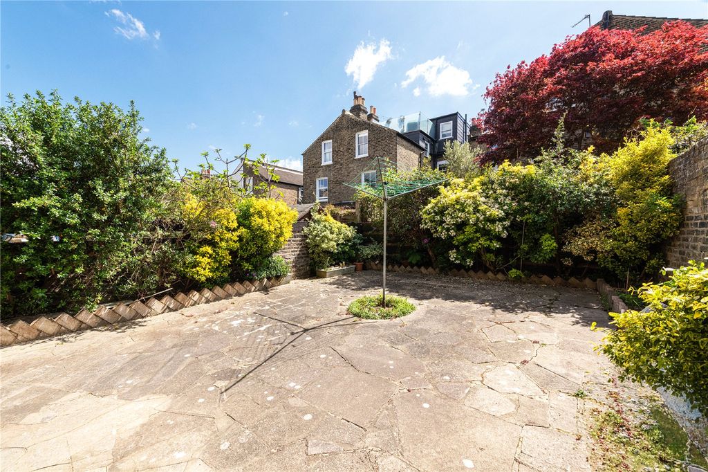 Property photo 3 of 11 Garden