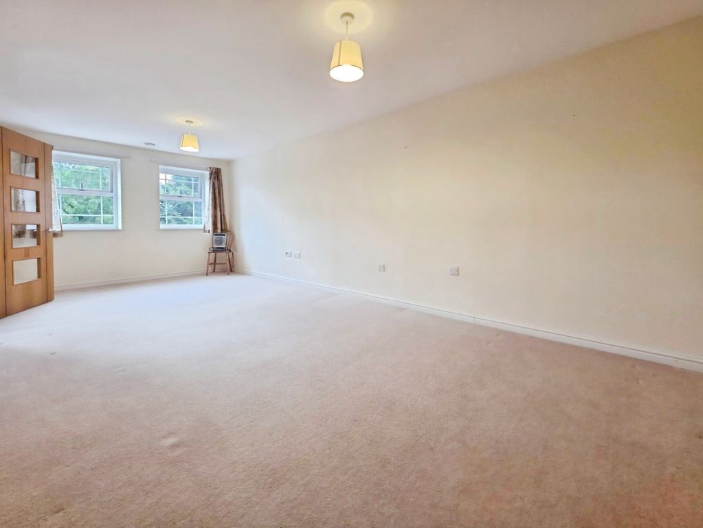 Property photo 2 of 11 Pbox-Bedroom-331876.Jpg