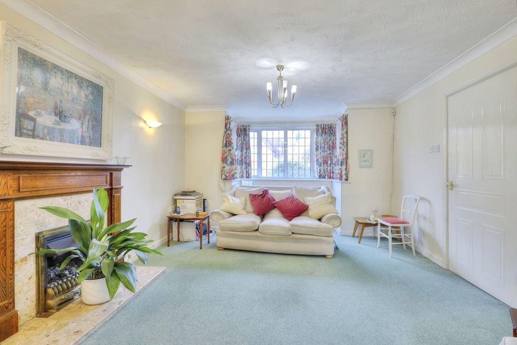 Property photo 3 of 22 Lounge