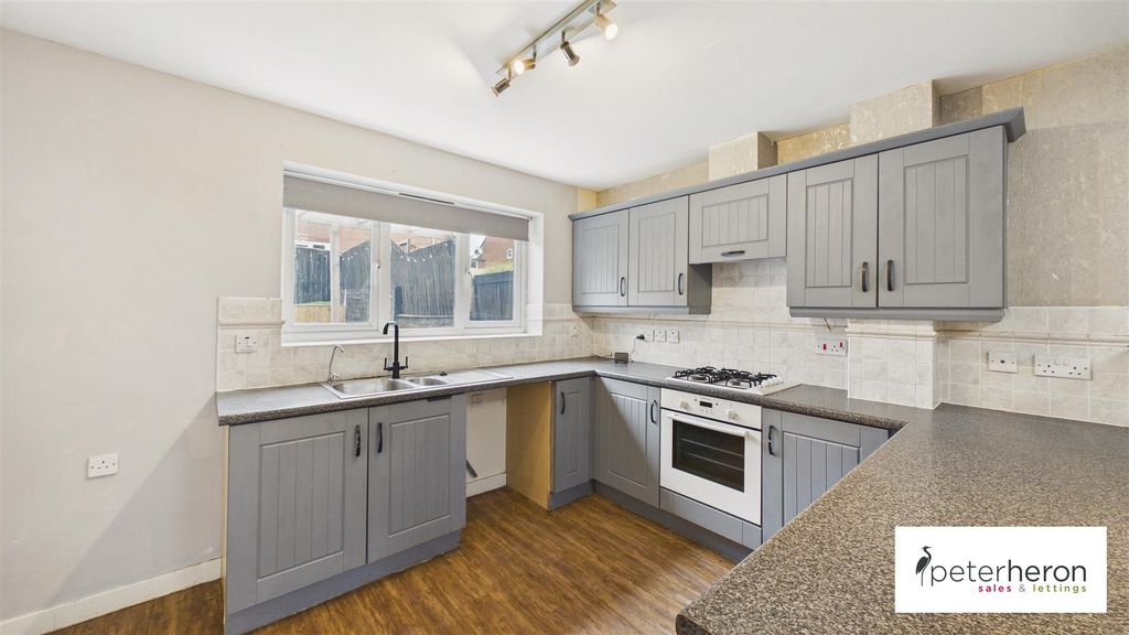 Property photo 3 of 23 Kitchen